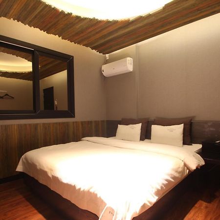French Code Hotel Changwon Exterior photo