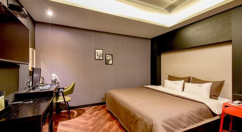 French Code Hotel Changwon Exterior photo