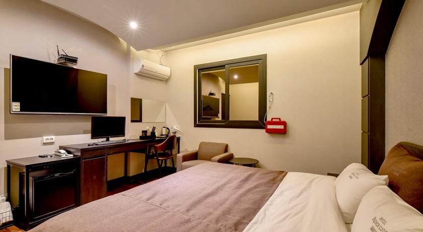 French Code Hotel Changwon Exterior photo