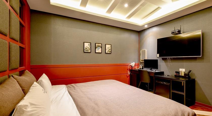 French Code Hotel Changwon Exterior photo