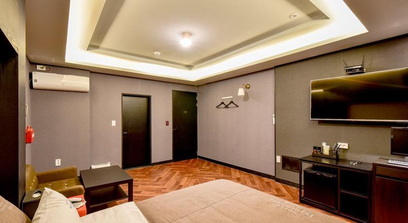 French Code Hotel Changwon Exterior photo