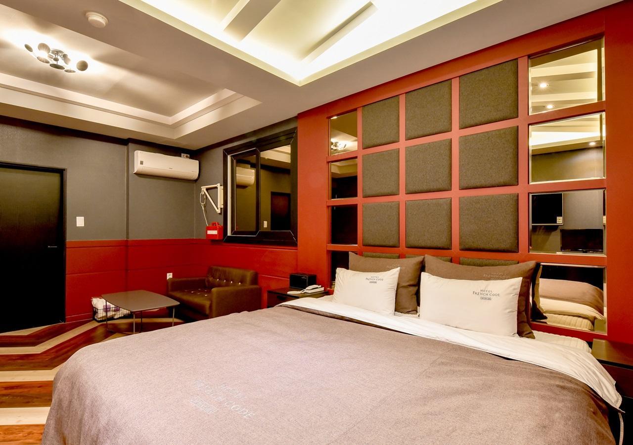 French Code Hotel Changwon Exterior photo
