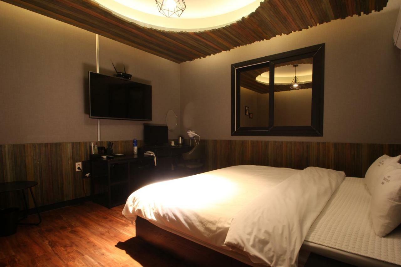 French Code Hotel Changwon Exterior photo