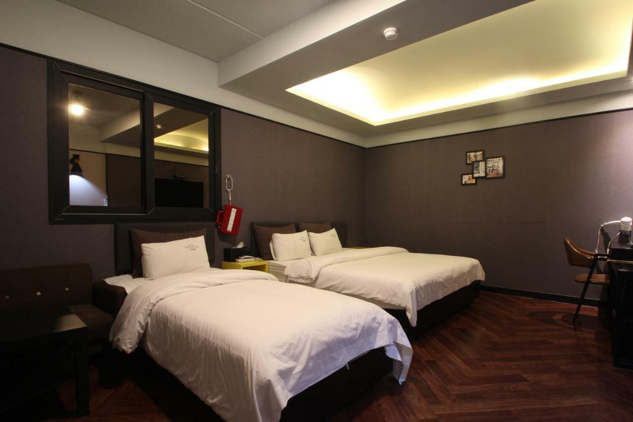 French Code Hotel Changwon Exterior photo