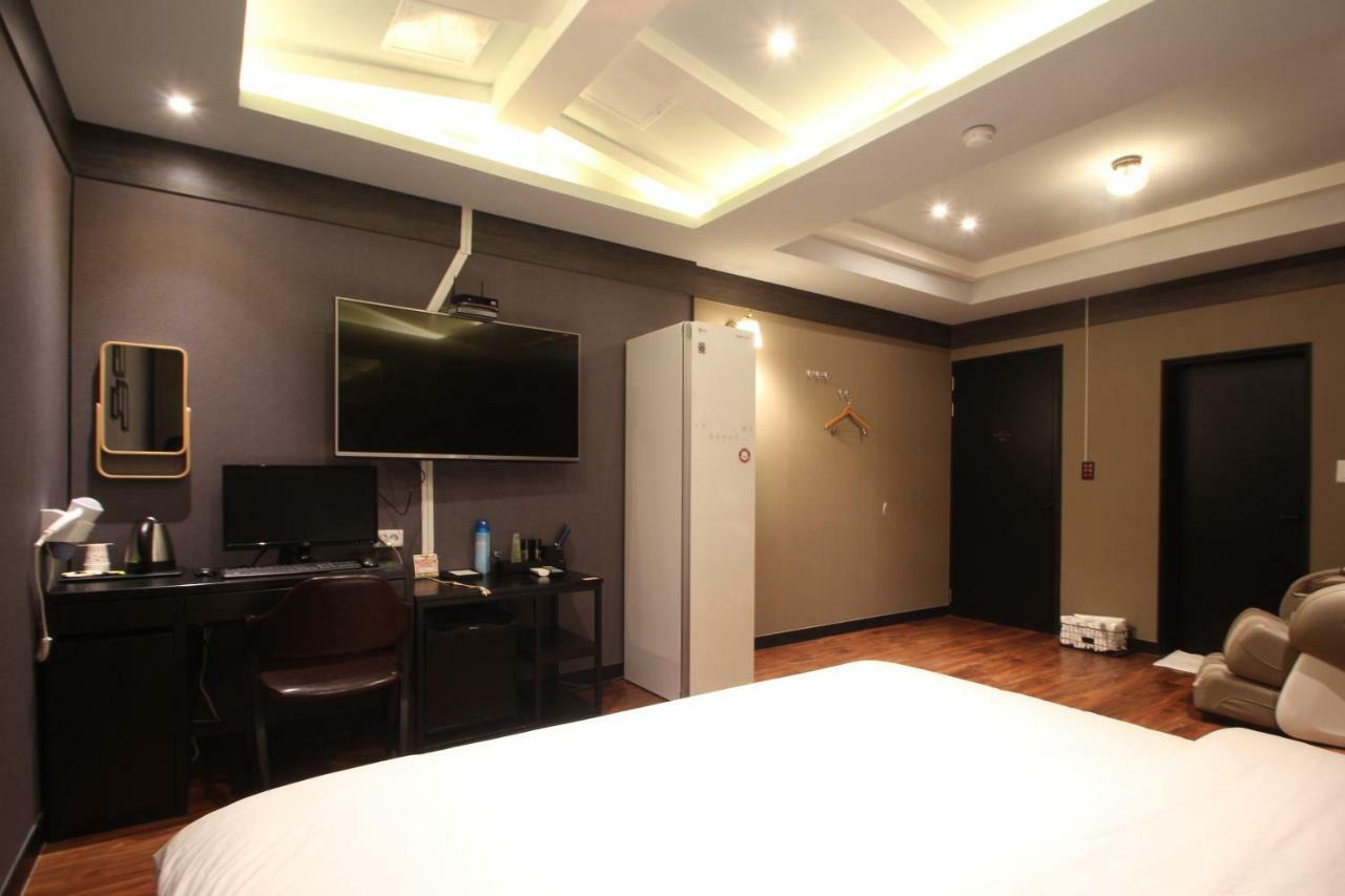 French Code Hotel Changwon Exterior photo