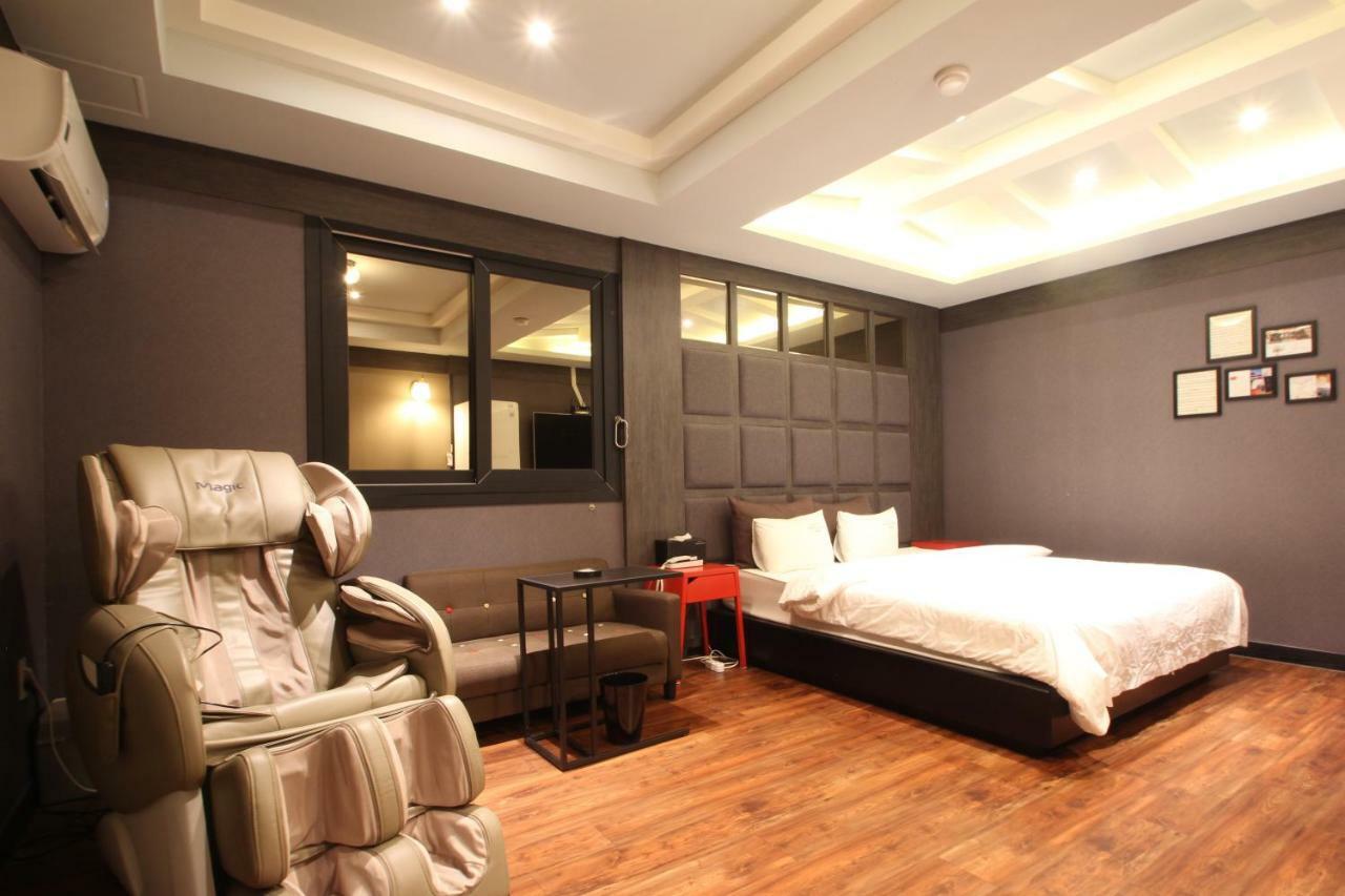 French Code Hotel Changwon Exterior photo