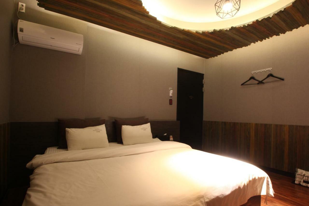 French Code Hotel Changwon Exterior photo