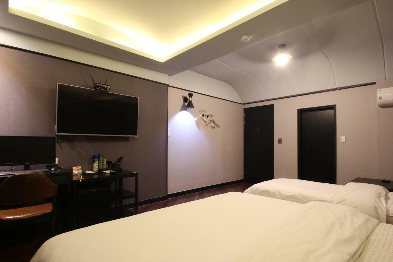 French Code Hotel Changwon Exterior photo