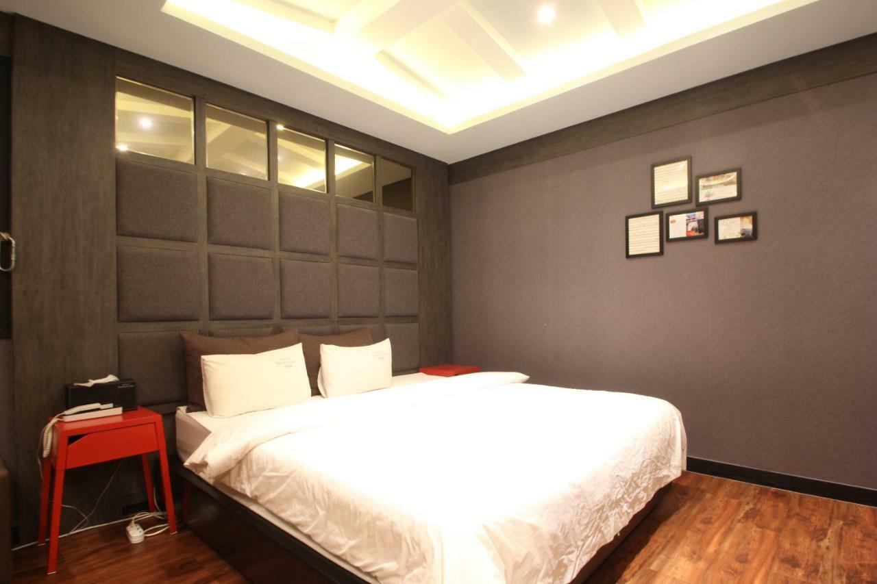 French Code Hotel Changwon Exterior photo