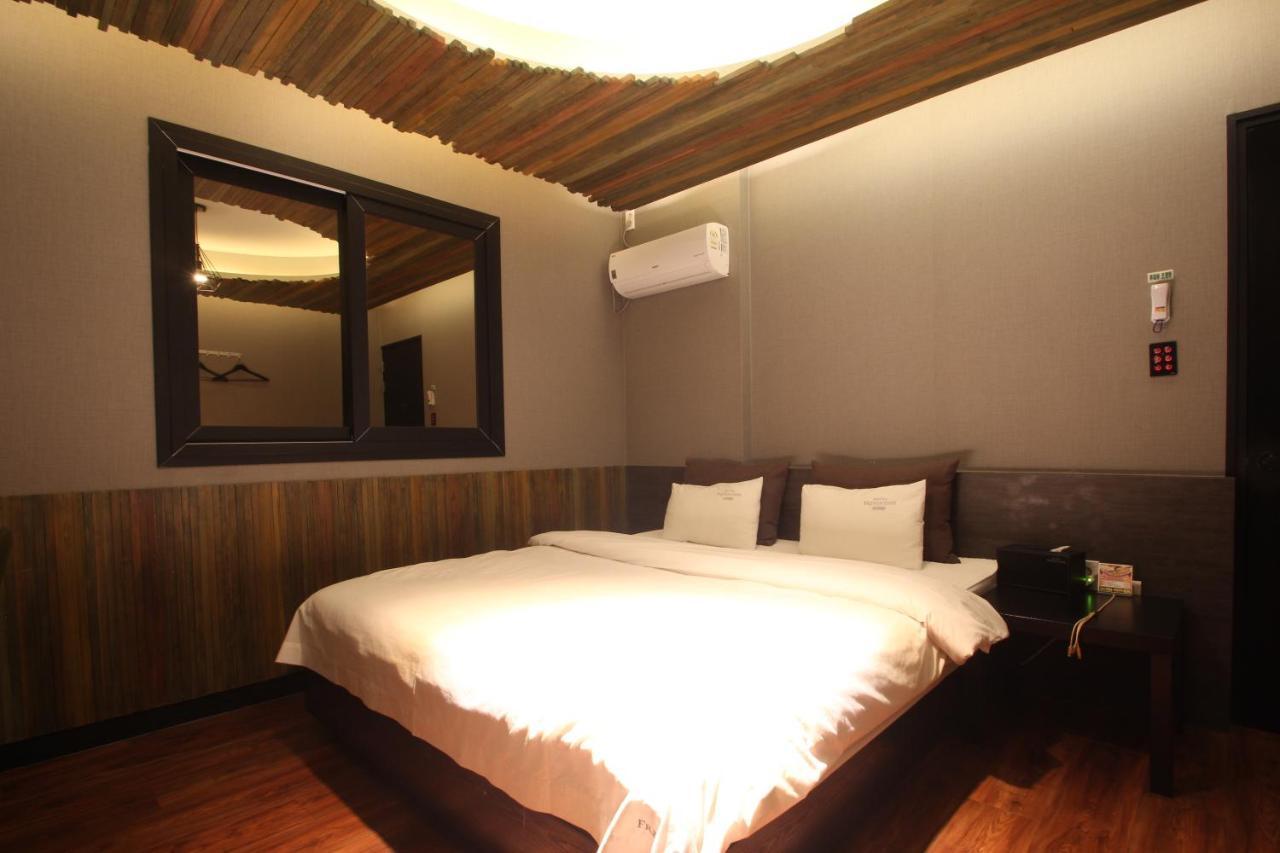 French Code Hotel Changwon Exterior photo